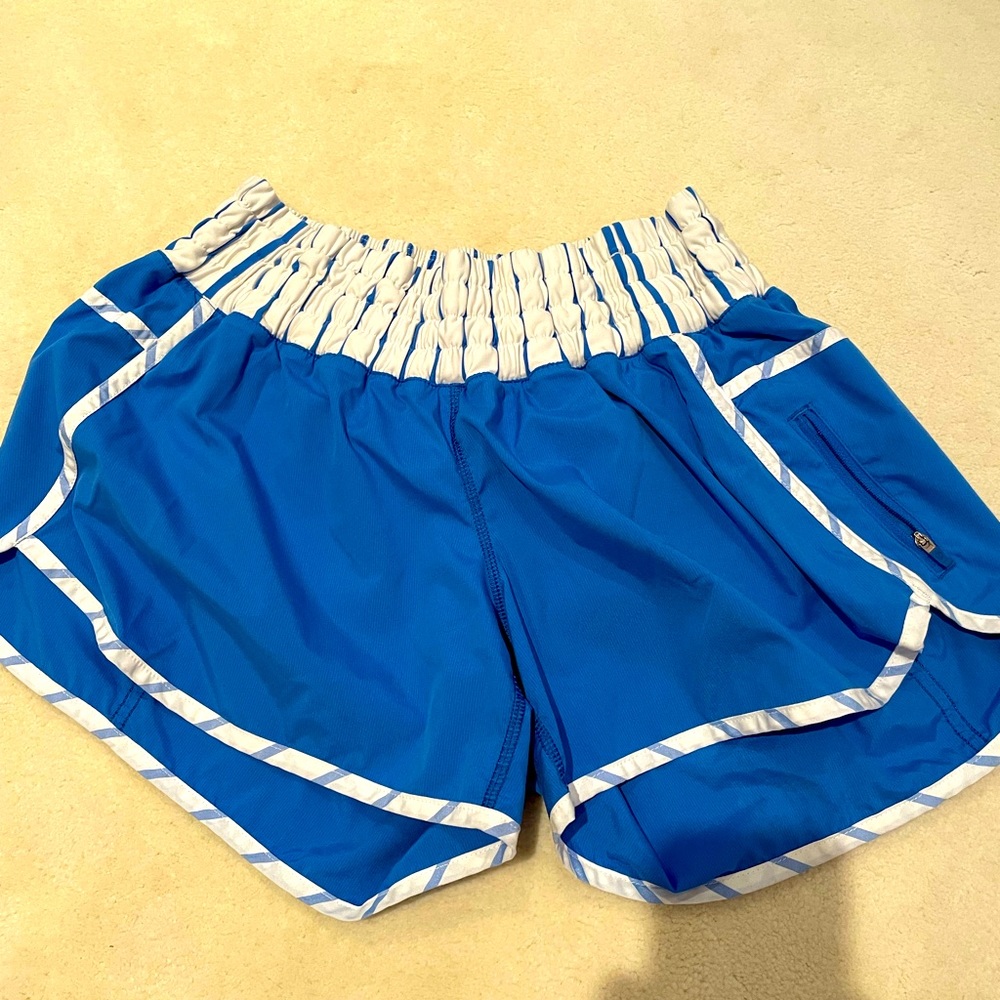 Lululemon size 12 tracker shorts